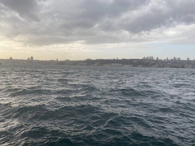 İ̇stanbul Boğazı’nda Şiddetli Rüzgar Etkili Oldu