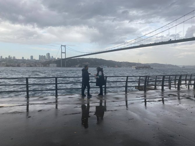 İ̇stanbul Boğazı’nda Şiddetli Rüzgar Etkili Oldu