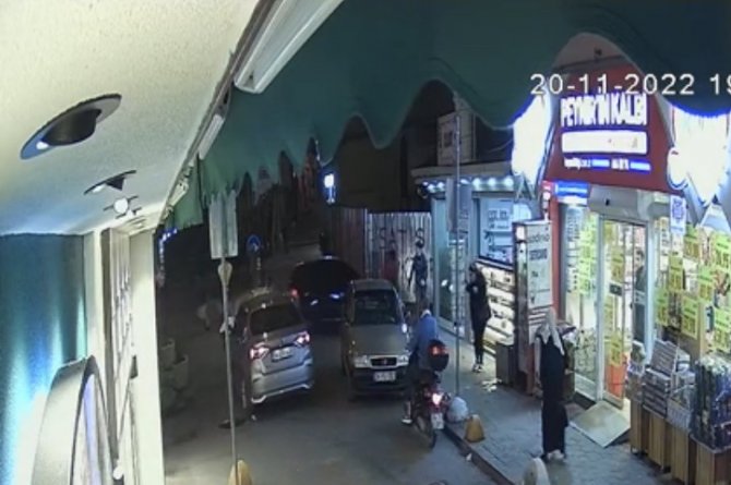 İ̇stanbul’da Sokak Ortasında İntikam Cinayeti Kamerada: 10 Yıl Önce Birini Öldürmüş