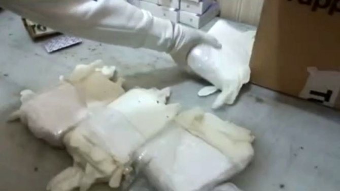 İ̇zmir’de Unlu Mamüller Deposunda Uyuşturucu Ticareti, Polis Takibinden Kaçamadı
