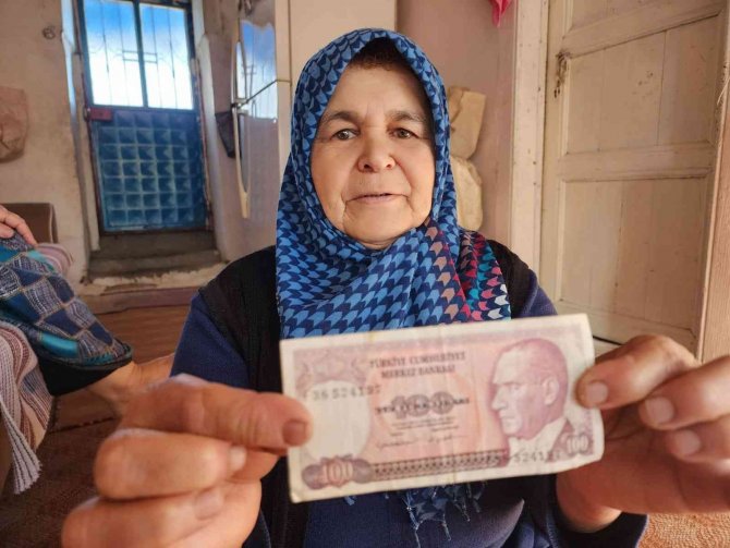 Ahırda Sakladığı Eski Paraları 36 Yıl Sonra Buldu
