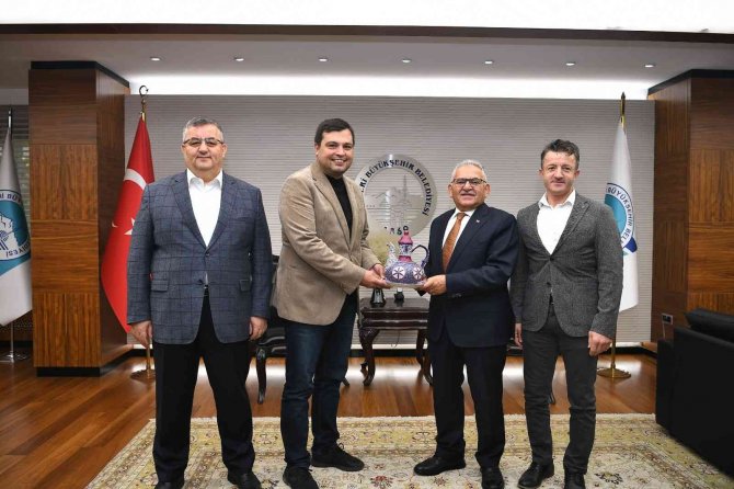 Uşak Belediye Başkanı, Başkan Büyükkılıç’ı Ziyaret Etti