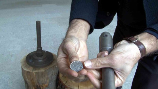 Asırlık Sikkeleri Saniyeler İçerisinde Basıyorlar