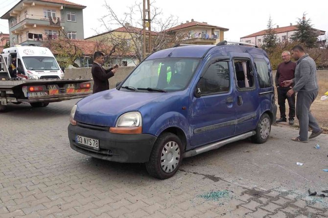 Kırıkkale’de Okul Servisi İle Otomobil Çarpıştı: 5’i Öğrenci 6 Yaralı