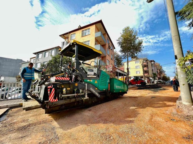 Bin 300 Metrelik Yola 2 Bin 500 Ton Asfalt Serildi