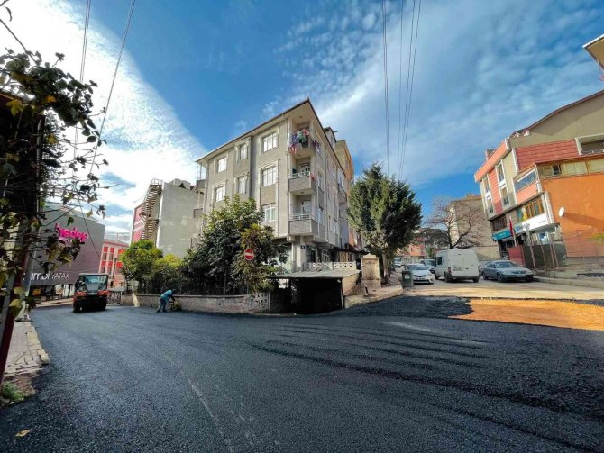 Bin 300 Metrelik Yola 2 Bin 500 Ton Asfalt Serildi