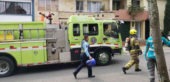 Kolombiya’da Uçak Yerleşim Bölgesine Düştü: 8 Ölü