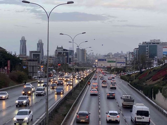 İ̇stanbul’da Ara Tatil Sonrası Trafik Yoğunluğu Oluştu
