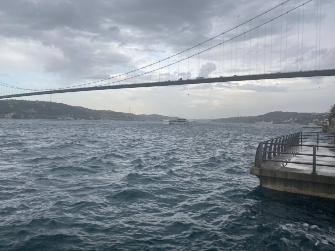 İ̇stanbul Boğazı’nda Şiddetli Rüzgar Etkili Oldu