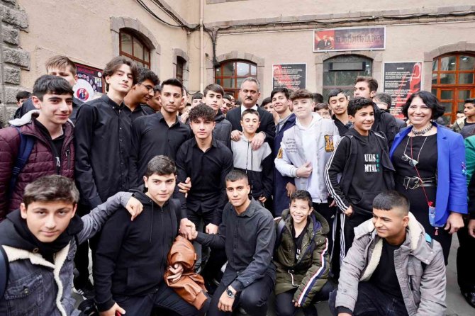 Öğretmenler, Öğretmenevi Restoran Ve Kafelerinden Yüzde 30 İndirimli Yararlanacak