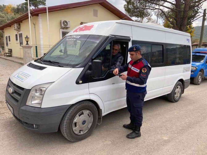 Jandarma’dan Okullar Çevresinde Ve Servis Araçlarında Denetim