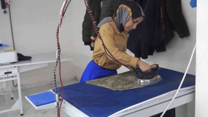 Kadın Girişimci Devlet Desteğiyle Tekstil Atölyesini Kurdu
