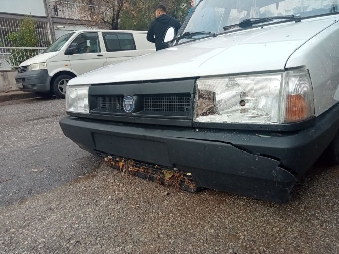 Bornova’da Sel Suları Bir Otomobili Böyle Sürükledi