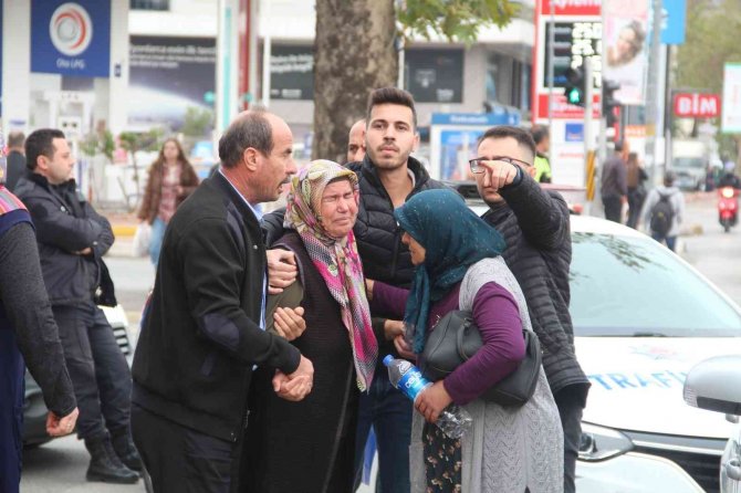 Kazada Ağır Yaralanan Motosiklet Sürücüsünü Kurtarmak İçin Vatandaşlar Seferber Oldu