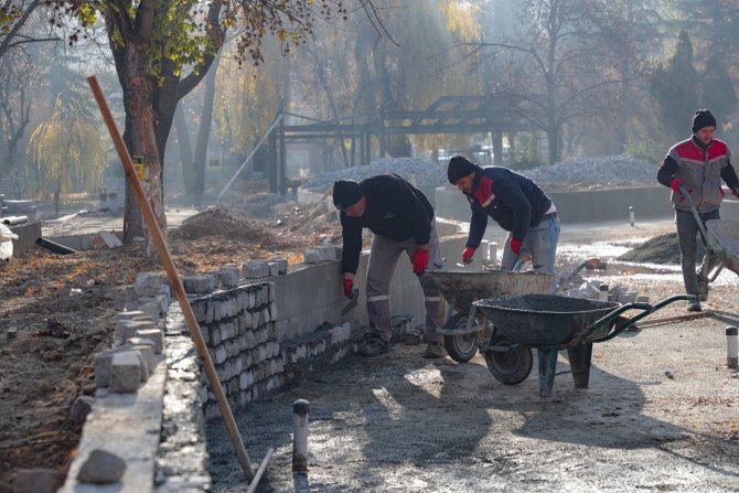 Ressam Ahmet Yakupoğlu Parkı Yenileniyor