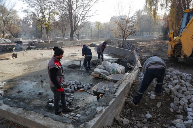 Ressam Ahmet Yakupoğlu Parkı Yenileniyor