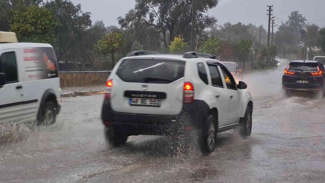 Bodrum’da Sağanak Aniden Bastırdı