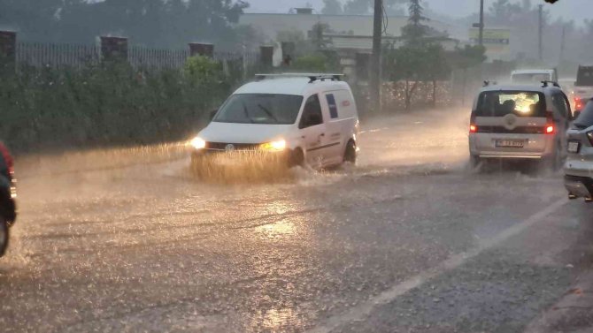Bodrum’da Sağanak Aniden Bastırdı