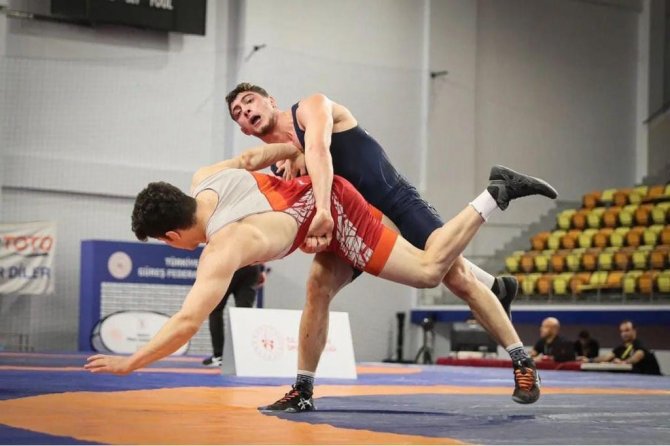 Sakarya Büyükşehir’in Güreşçileri Ankara’da Mindere Çıktı