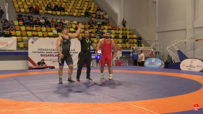 Sakarya Büyükşehir’in Güreşçileri Ankara’da Mindere Çıktı