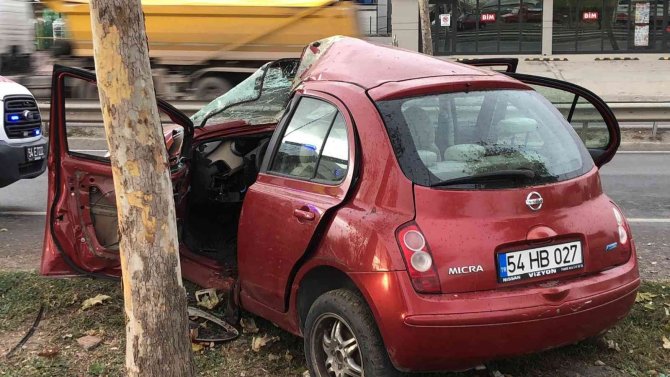 Kontrolden Çıkan Otomobil Ağaca Çarparak Durabildi: 1 Yaralı