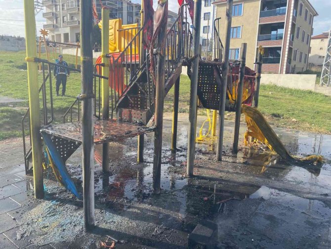 Çocuk Parkında Korkutan Patlama