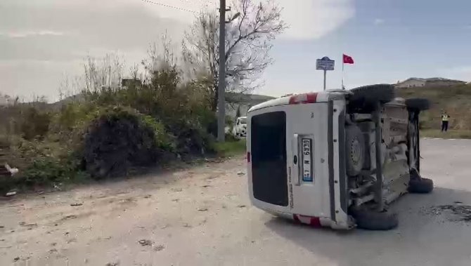 Otomobil İle Hafif Ticari Araç Çarpıştı: 1 Yaralı