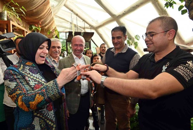 Tropikal Kelebek Bahçesi Misafirlerden Tam Not Aldı