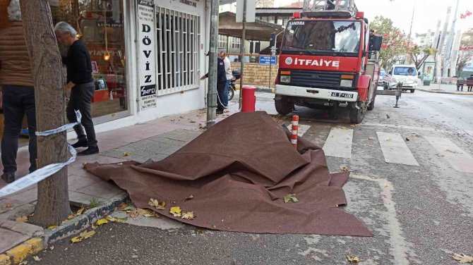 Edirne’de Şiddetli Lodos Çatıyı Uçurdu