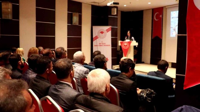 Siirtli Üreticilere Tarımda Tasarruflu Su Kullanımı Anlatıldı