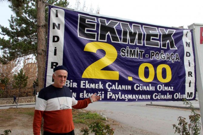 Tehditlere Rağmen Türkiye’nin En Ucuz Ekmeğini Satıyor