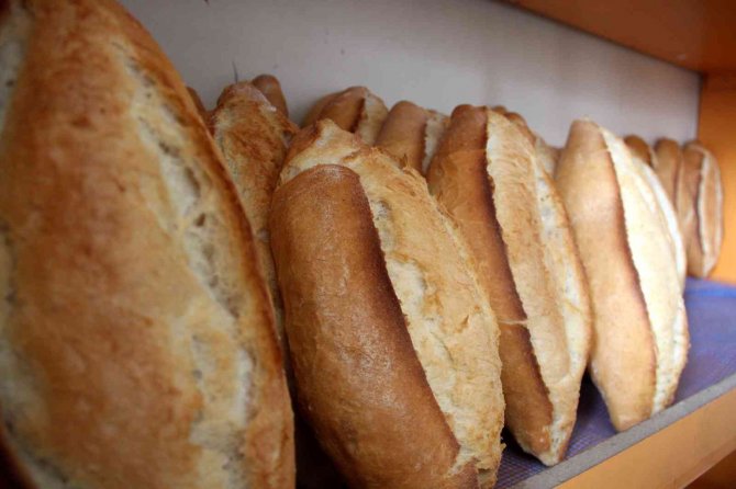 Tehditlere Rağmen Türkiye’nin En Ucuz Ekmeğini Satıyor