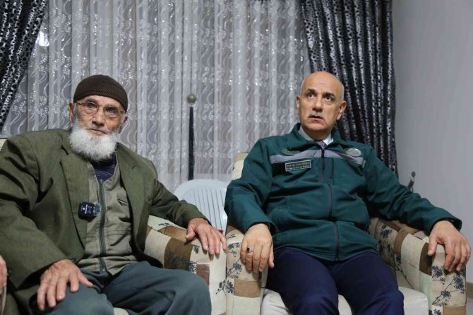 Bakan Kirişci, Yeni Yerine Taşınan Yusufeli İlçesinde Bir Aileyi Ziyaret Etti