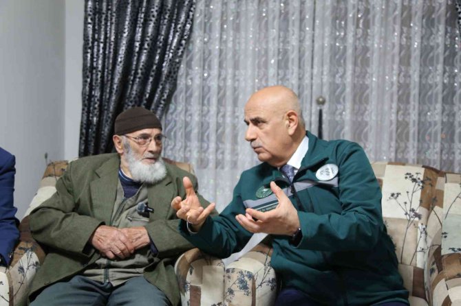 Bakan Kirişci, Yeni Yerine Taşınan Yusufeli İlçesinde Bir Aileyi Ziyaret Etti