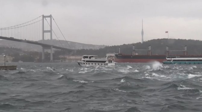 Ortaköy’de Kıyıyı Döven Dalgalar Görüntülendi