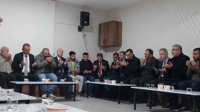 Bakan Soylu Ve Bakan Özer’den Saldırıda Ölen Öğretmenin Ailesine Taziye Ziyareti