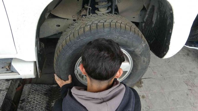 İ̇kinci El Kış Lastiğinde İki Kat Dikkatli Olmak Gerekir