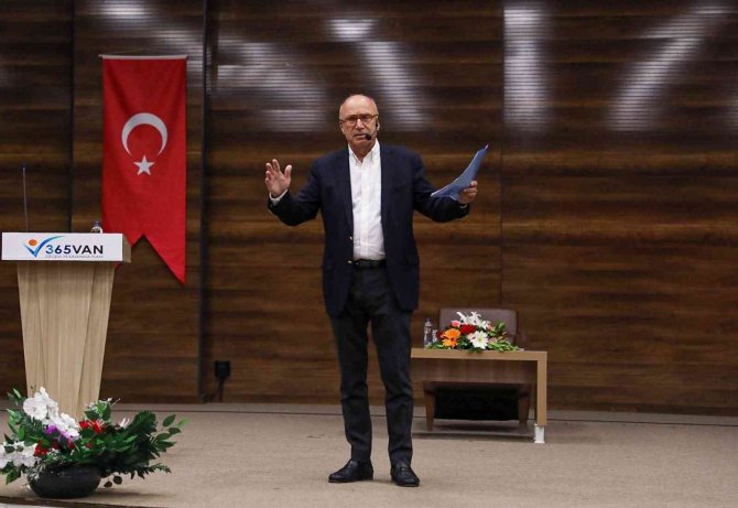 Van Büyükşehir Belediyesinden ’Liderlik’ Konulu Konferans