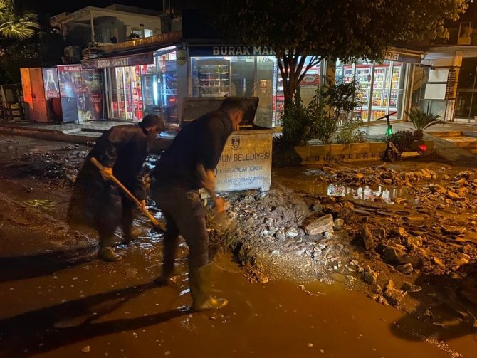 Bodrum’da Yollar Kapandı, Evleri Su Bastı