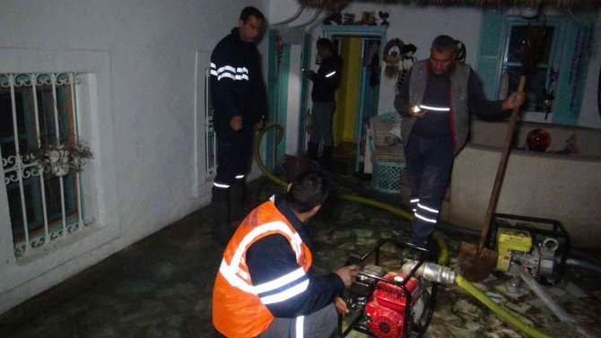 Bodrum’da Yollar Kapandı, Evleri Su Bastı