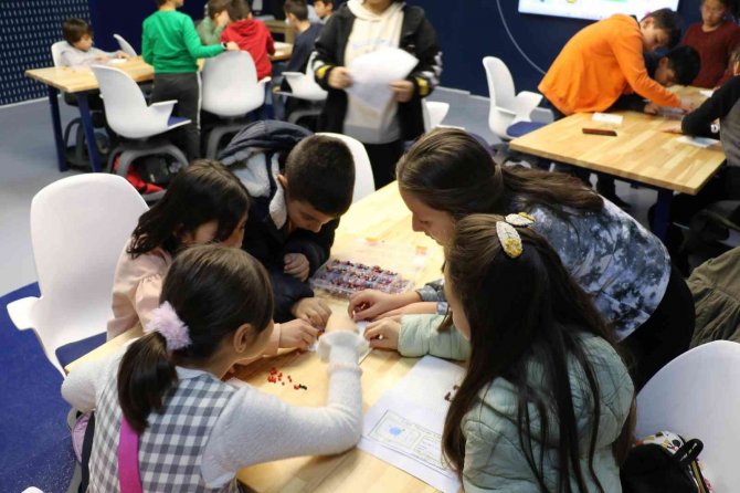 ’Bilim Yunusemre’ Ara Tatilde Yüzlerce Öğrenciyi Ağırladı