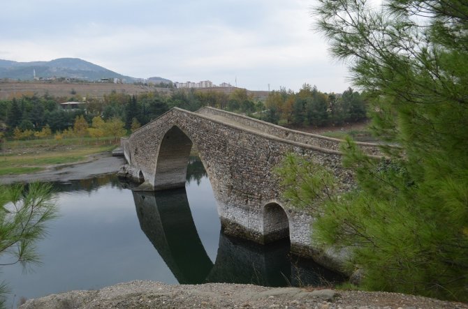 İ̇htişamlı Duruşuyla Taş Köprü 5 Asırdır Ayakta