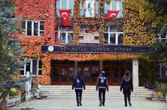 Afyonkarahisar’da Okullara Yönelik Polisten Denetim