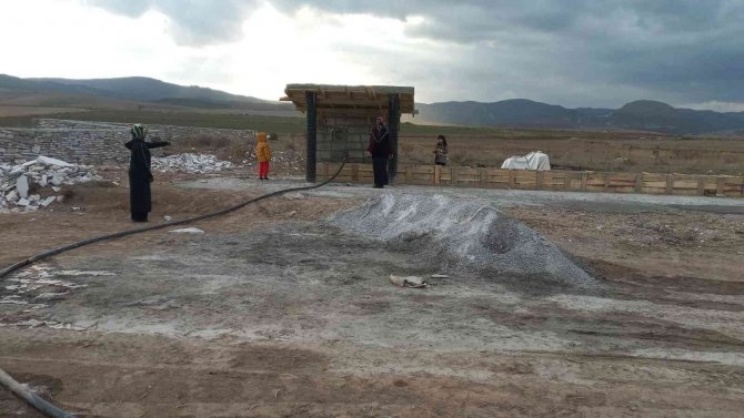 Selçuklu Ve Osmanlı Döneminden Kalma Mezarlara Köylüler Sahip Çıktı