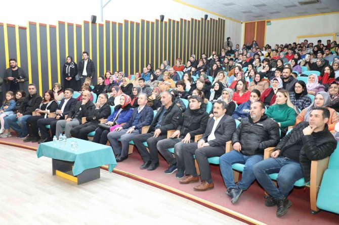 Ağrı’da "Son Ders Zili" Adlı Tiyatro Oyunu Sahnelendi