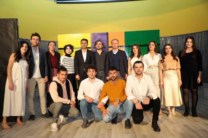 Ağrı’da "Son Ders Zili" Adlı Tiyatro Oyunu Sahnelendi