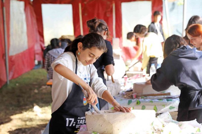 Öğrenciler Taş Heykel Sempozyumunda Deneyim Kazandı