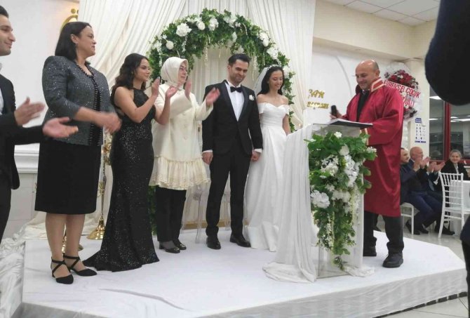 Başkan Oral, Belediye Personeli Çifttin Nikahını Kıydı