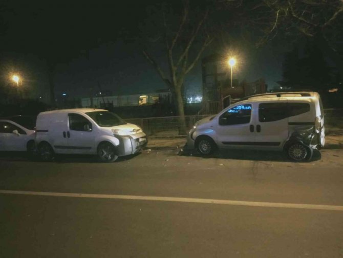 İ̇stanbul’da Film Sahnesi Gibi Olay Kamerada: Ortalığı Savaş Alanına Çevirip Çekiciyle Aracını Kaçırdı