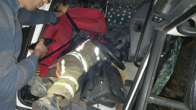 Bandırma’da Seyir Halindeki Tır Tarlaya Uçtu